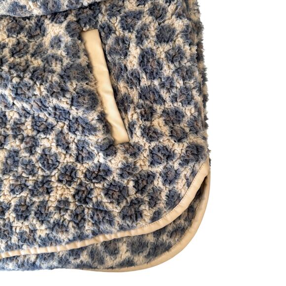 Abercrombie & Fitch Women's Leopard Print Quarter-Zip Fleece Medium - Picture 4 of 6